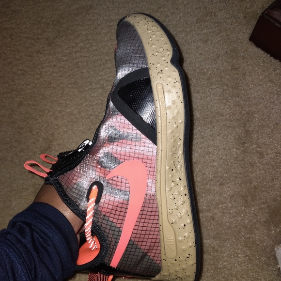 Nike shoes - Picture 3 of 5